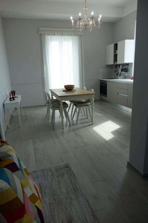 Appartement La Finestra Sul Mare à Bari Extérieur photo